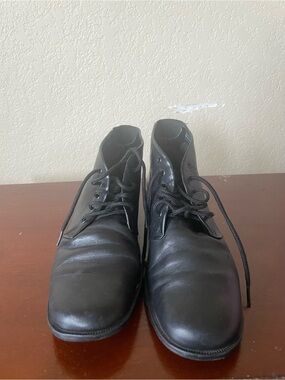 Women’s  Black Leather Lace-Up Dress Boots